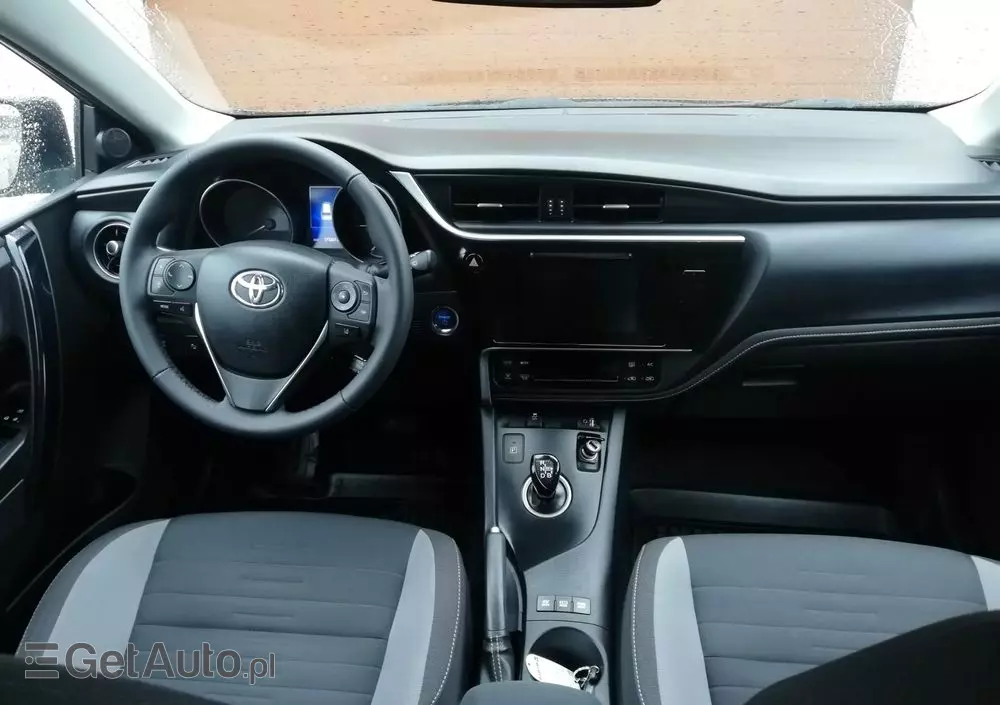 TOYOTA Auris 