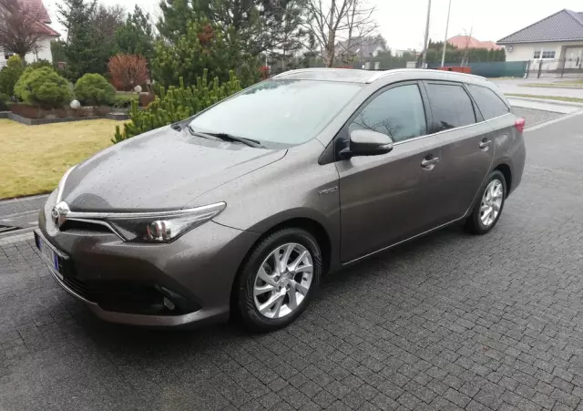 TOYOTA Auris 