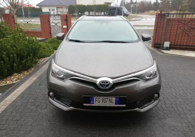 TOYOTA Auris 