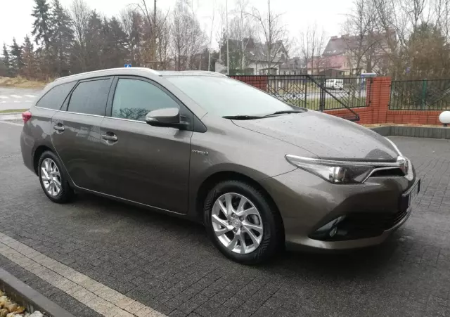 TOYOTA Auris 