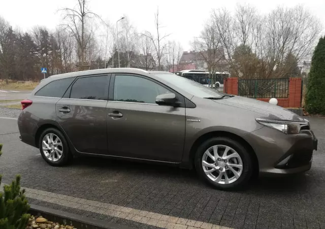 TOYOTA Auris 
