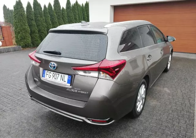 TOYOTA Auris 