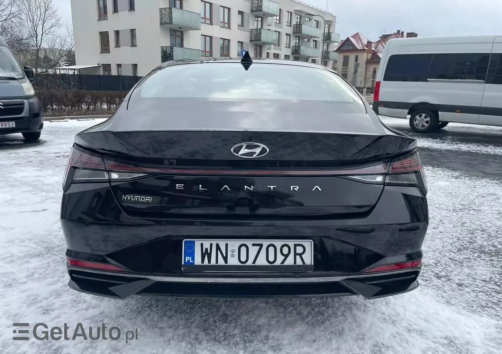 HYUNDAI Elantra 1.6 Executive CVT