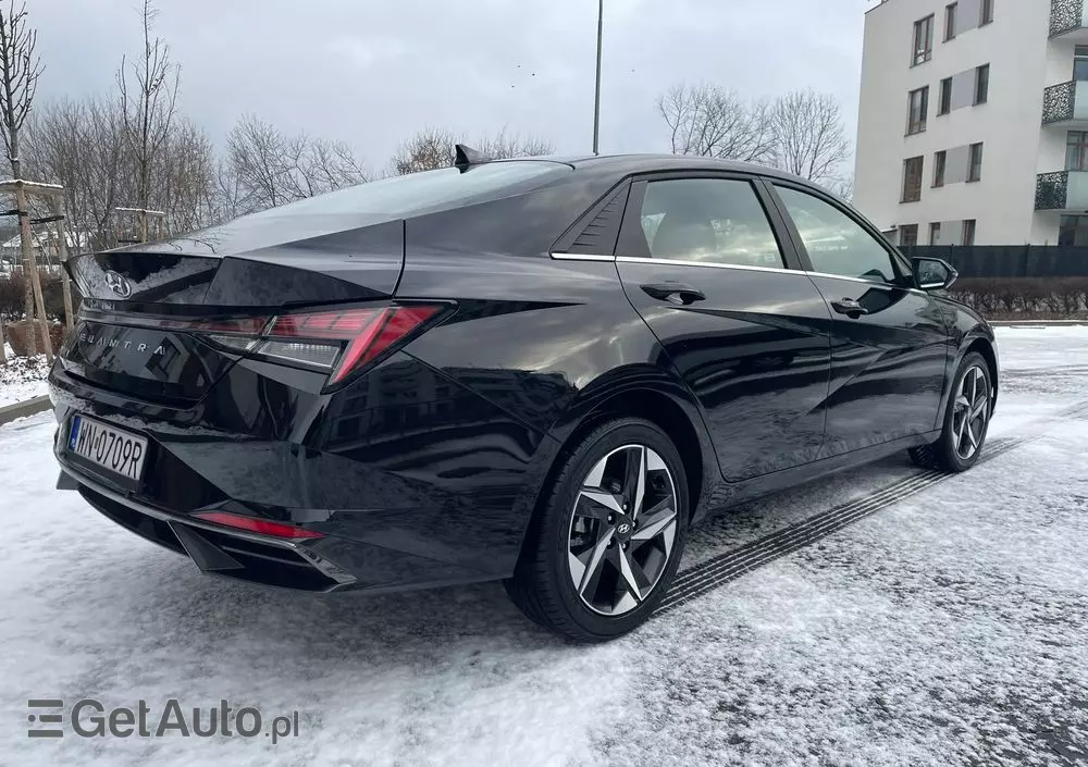 HYUNDAI Elantra 1.6 Executive CVT