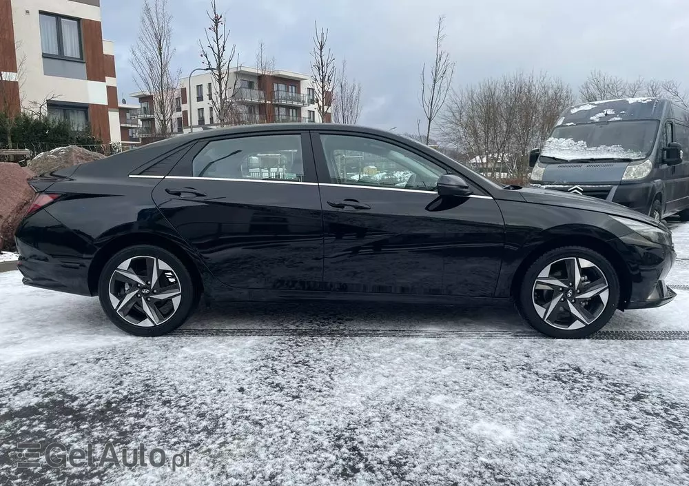 HYUNDAI Elantra 1.6 Executive CVT