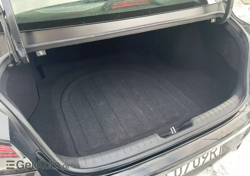 HYUNDAI Elantra 1.6 Executive CVT