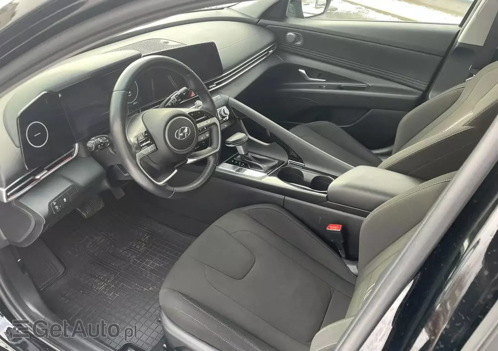 HYUNDAI Elantra 1.6 Executive CVT