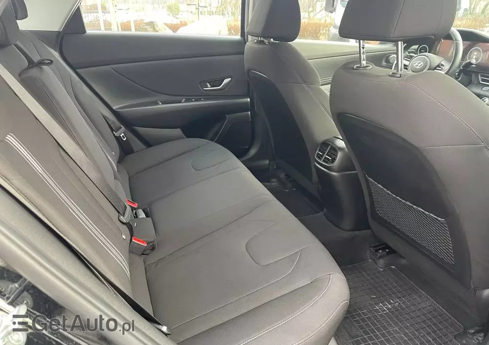 HYUNDAI Elantra 1.6 Executive CVT