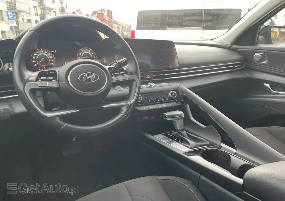 HYUNDAI Elantra 1.6 Executive CVT