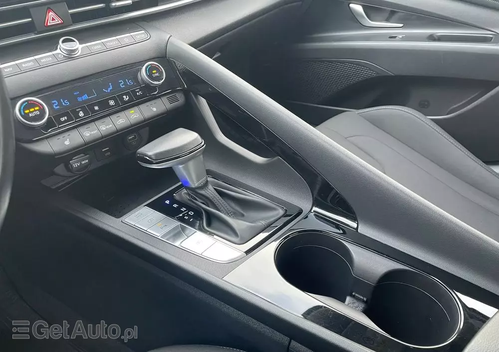HYUNDAI Elantra 1.6 Executive CVT