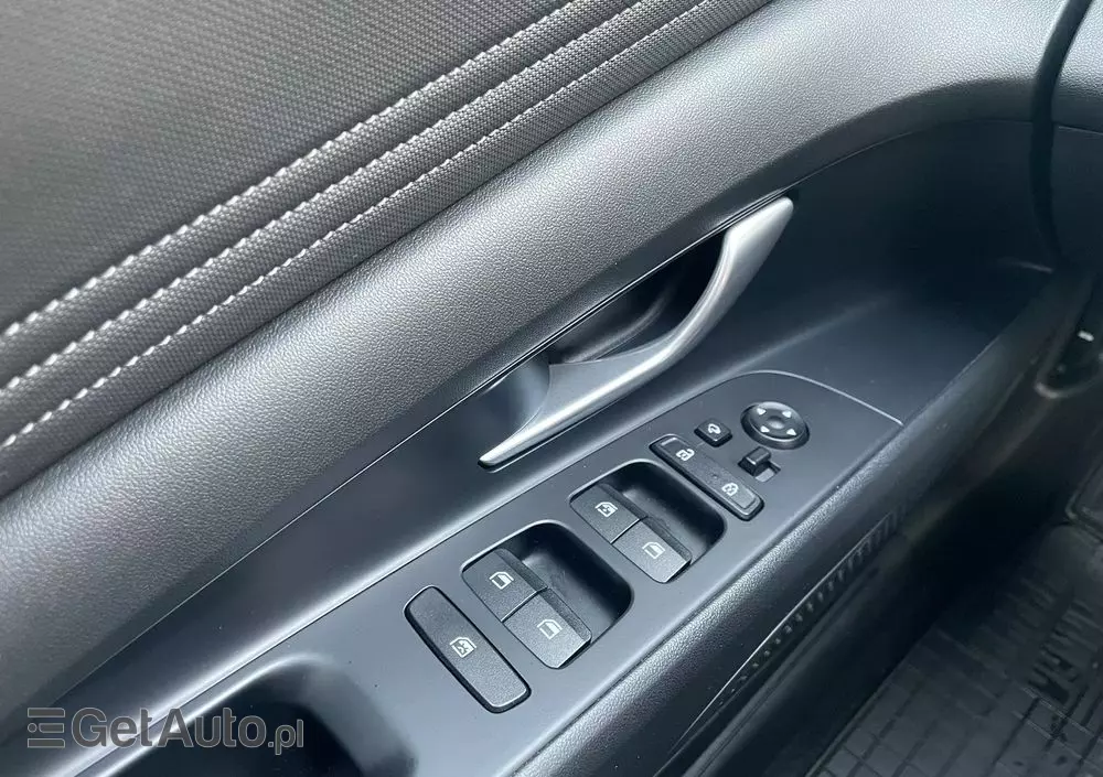 HYUNDAI Elantra 1.6 Executive CVT