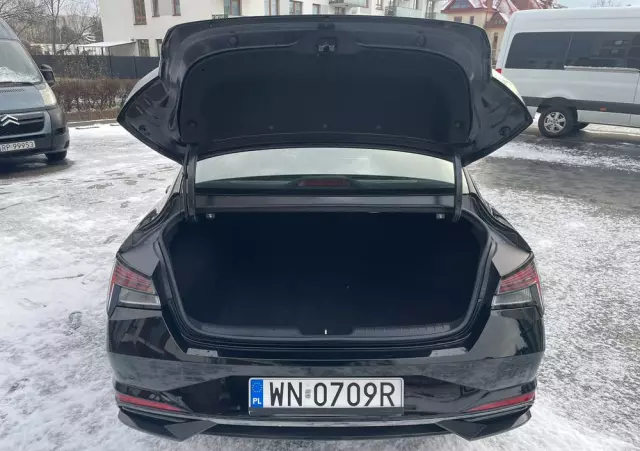 HYUNDAI Elantra 1.6 Executive CVT