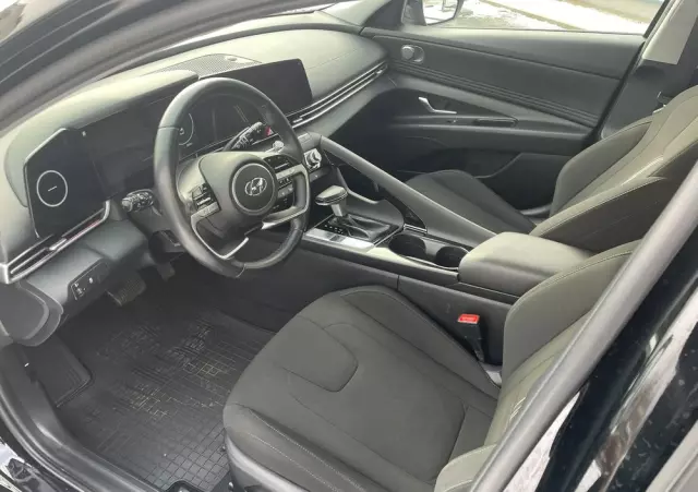 HYUNDAI Elantra 1.6 Executive CVT