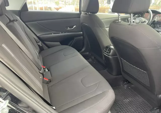 HYUNDAI Elantra 1.6 Executive CVT