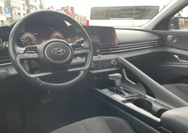 HYUNDAI Elantra 1.6 Executive CVT