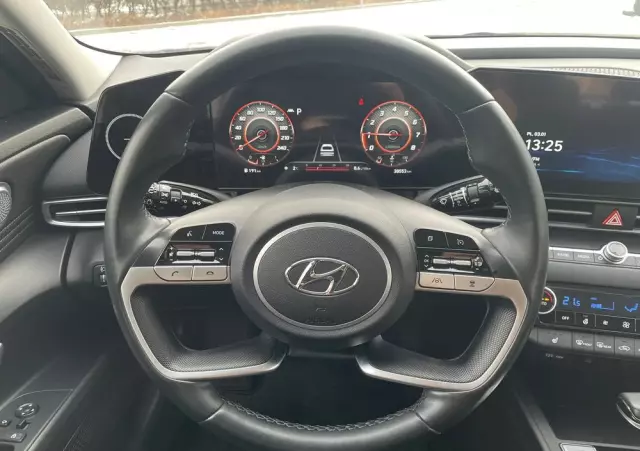 HYUNDAI Elantra 1.6 Executive CVT