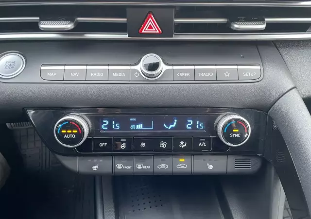 HYUNDAI Elantra 1.6 Executive CVT