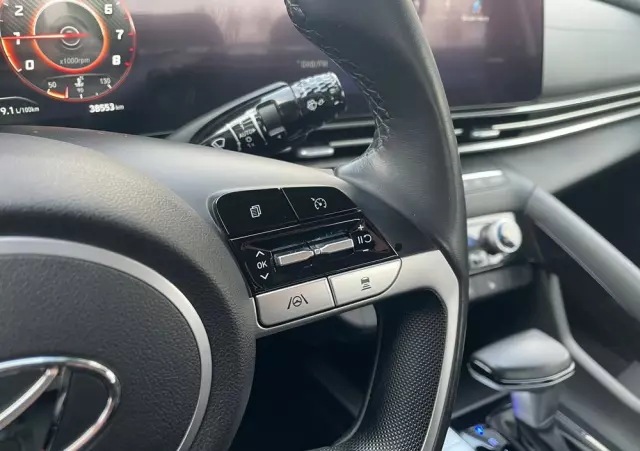 HYUNDAI Elantra 1.6 Executive CVT