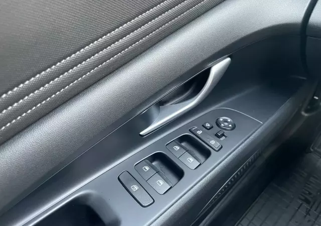 HYUNDAI Elantra 1.6 Executive CVT