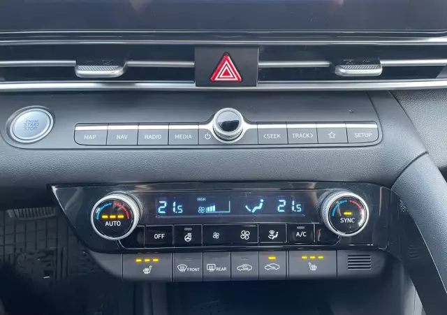 HYUNDAI Elantra 1.6 Executive CVT