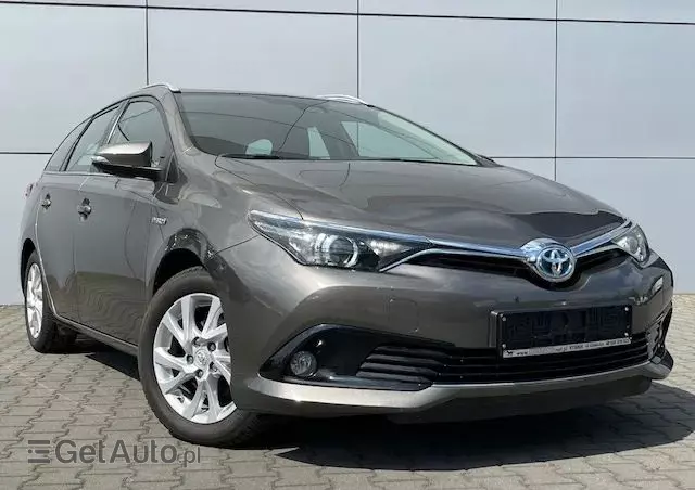 TOYOTA Auris Hybrid 135 Active