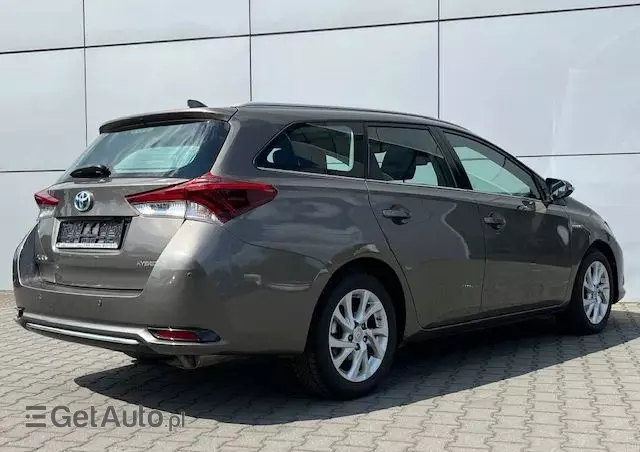 TOYOTA Auris Hybrid 135 Active