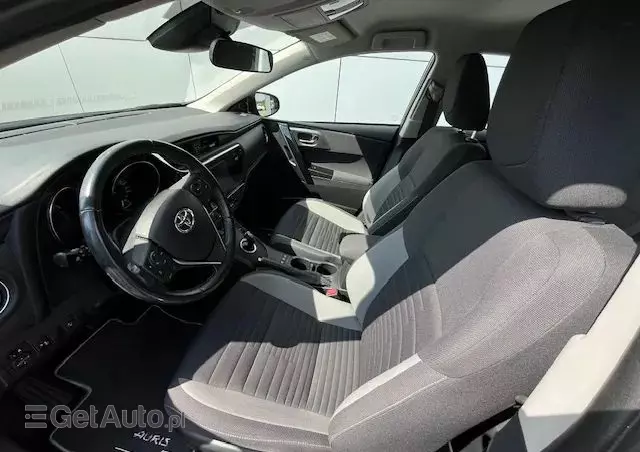 TOYOTA Auris Hybrid 135 Active