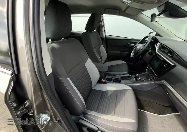TOYOTA Auris Hybrid 135 Active