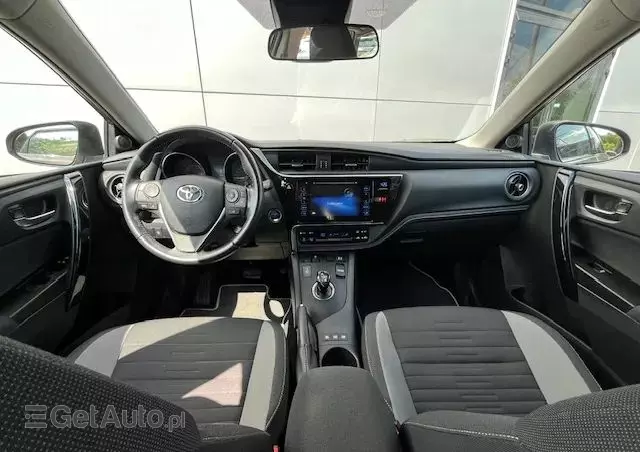 TOYOTA Auris Hybrid 135 Active