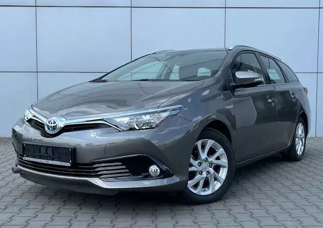 TOYOTA Auris Hybrid 135 Active
