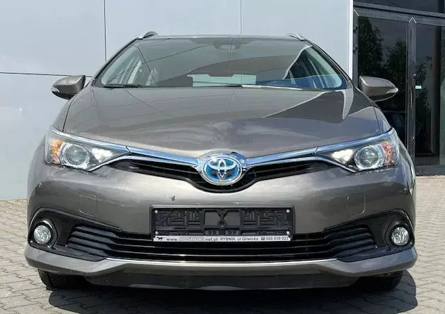 TOYOTA Auris Hybrid 135 Active