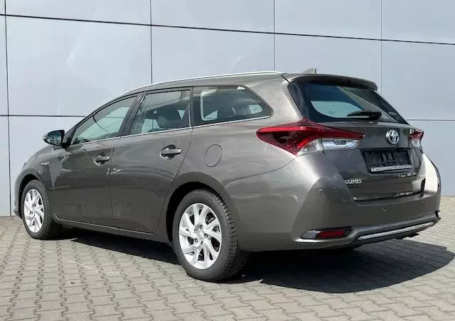 TOYOTA Auris Hybrid 135 Active