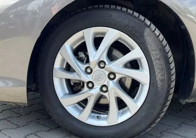 TOYOTA Auris Hybrid 135 Active