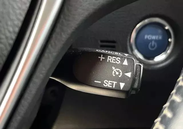 TOYOTA Auris Hybrid 135 Active