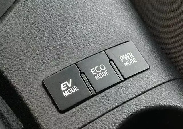 TOYOTA Auris Hybrid 135 Active