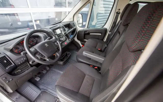 PEUGEOT Boxer 7-OSÓB *DOKA* SKRZYNIA 165KM 