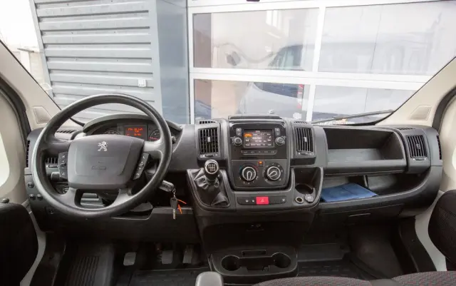 PEUGEOT Boxer 7-OSÓB *DOKA* SKRZYNIA 165KM 