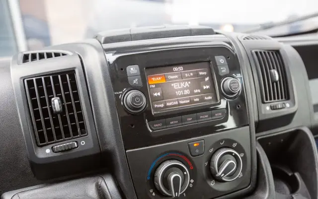 PEUGEOT Boxer 7-OSÓB *DOKA* SKRZYNIA 165KM 