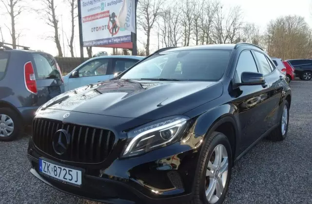 MERCEDES-BENZ GLA 
