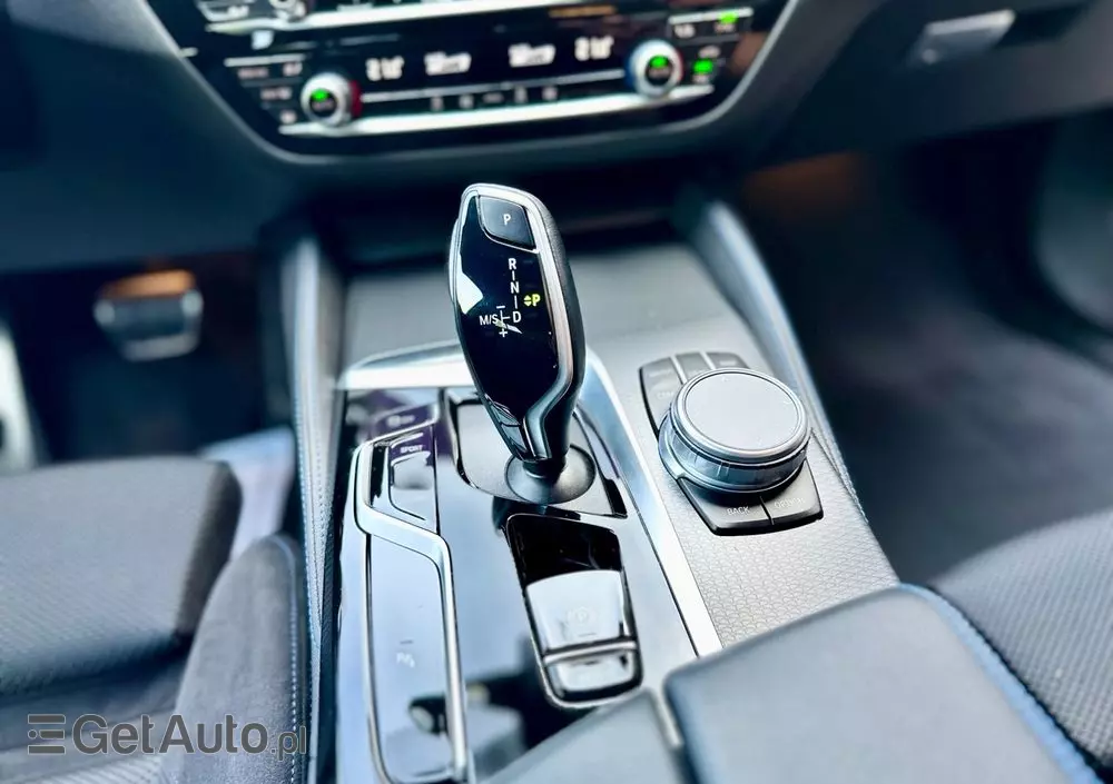 BMW Seria 5 520d xDrive M Sport sport