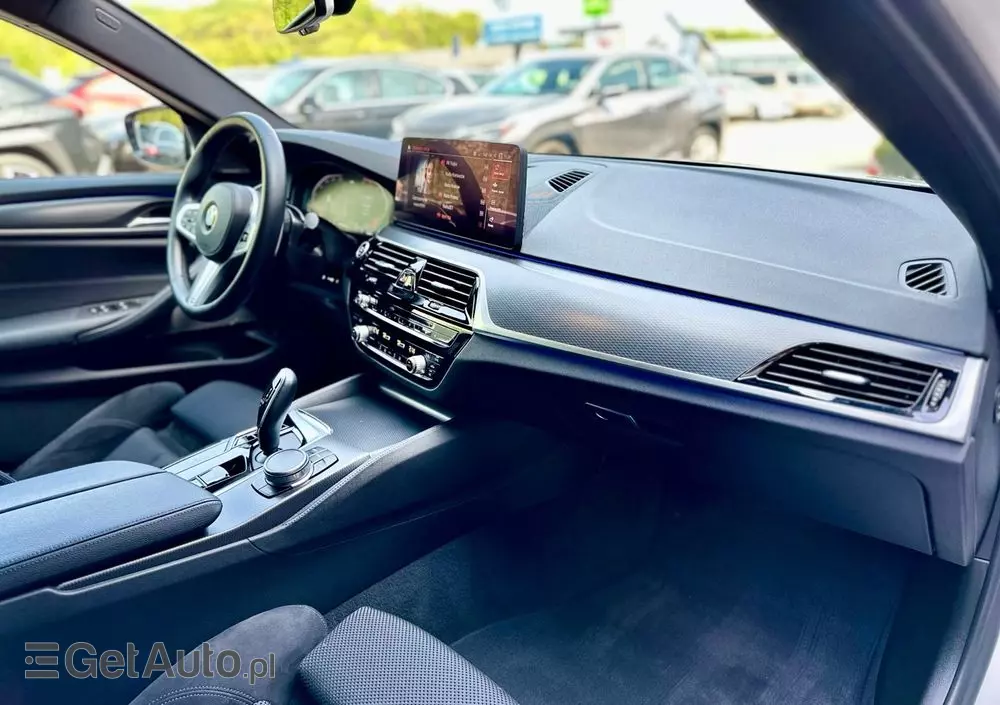 BMW Seria 5 520d xDrive M Sport sport