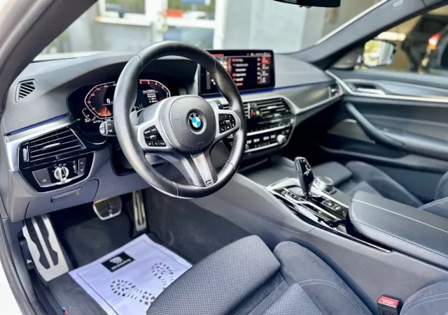 BMW Seria 5 520d xDrive M Sport sport