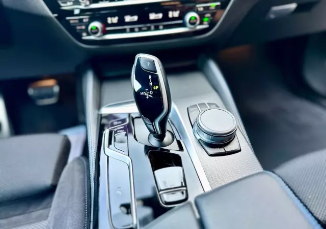 BMW Seria 5 520d xDrive M Sport sport
