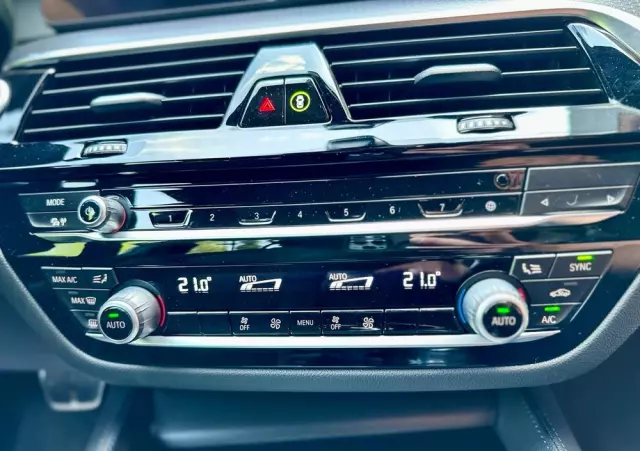 BMW Seria 5 520d xDrive M Sport sport