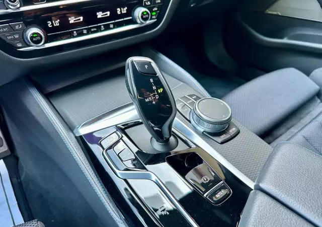 BMW Seria 5 520d xDrive M Sport sport