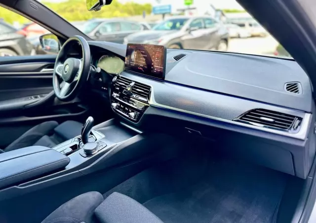 BMW Seria 5 520d xDrive M Sport sport