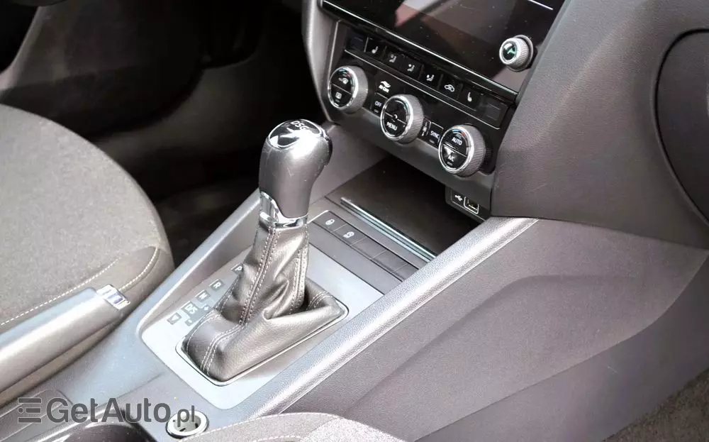 SKODA Octavia 1.6 TDI DSG Soleil