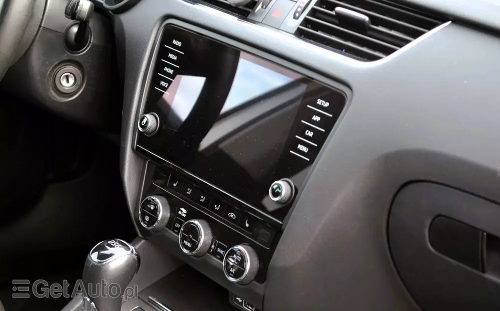 SKODA Octavia 1.6 TDI DSG Soleil