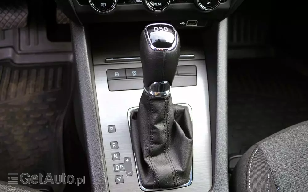 SKODA Octavia 1.6 TDI DSG Soleil