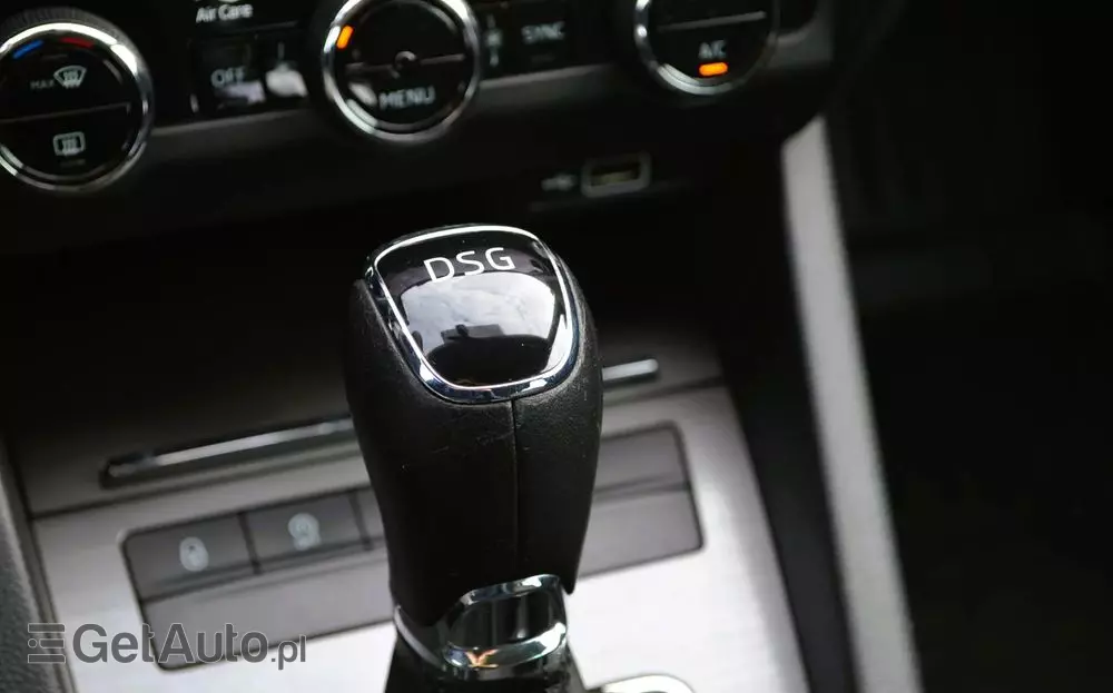 SKODA Octavia 1.6 TDI DSG Soleil